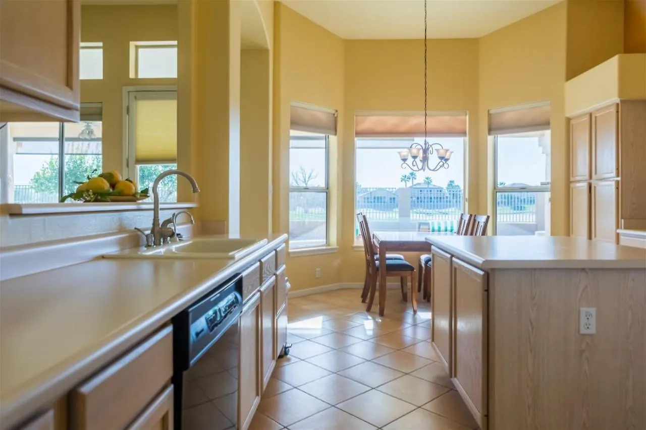 Spacious Golf Course House With Pool Heater, Spa Goodyear United States
