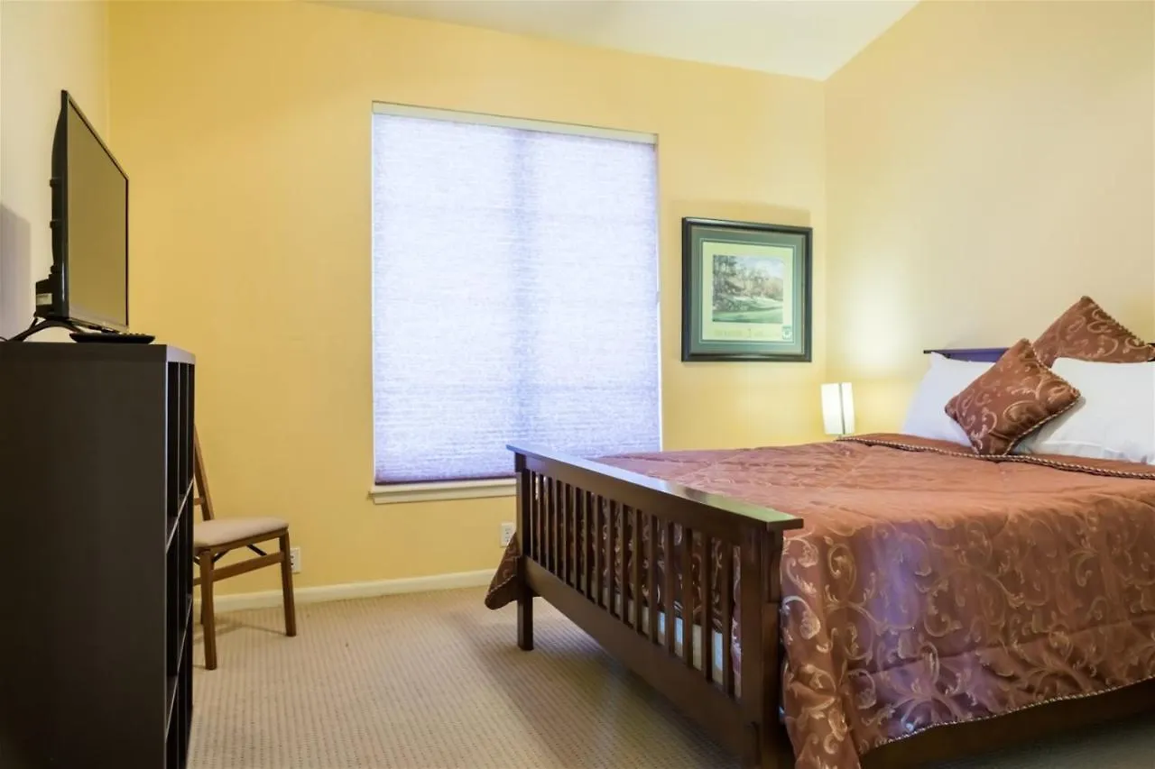 Spacious Golf Course House With Pool Heater, Spa Goodyear Holiday home