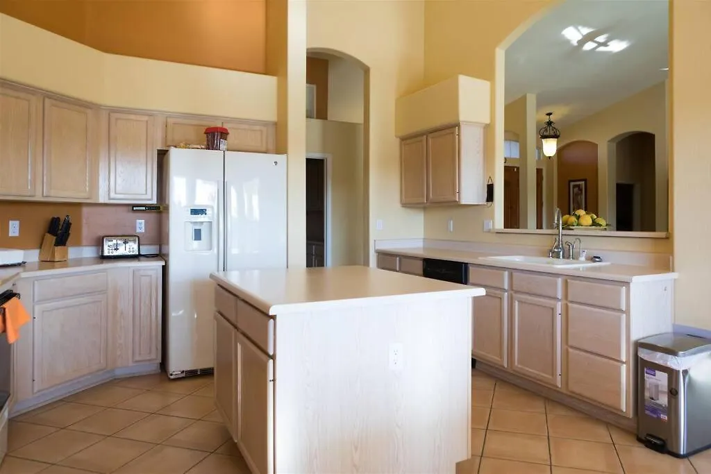 Spacious Golf Course House With Pool Heater, Spa Goodyear Holiday home